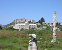 Why did Herostratus burn the temple of Artemis of Ephesus?