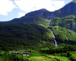 Noruega: territorio, población, economía, minería.